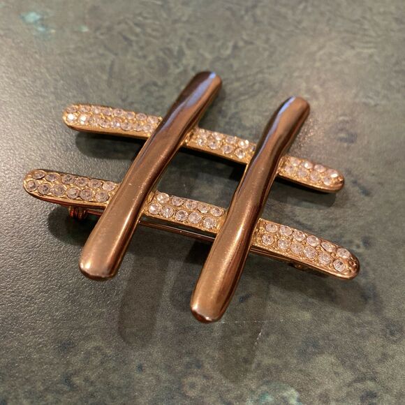 Vintage gold tone & white rhinestones brooch 1980's style chunky bold statement - Picture 4 of 6